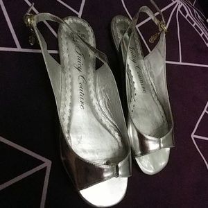 Juicy Couture size 8.5 silver flat shoes