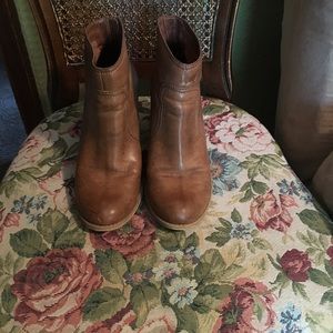 Ankle booties, light brown leather