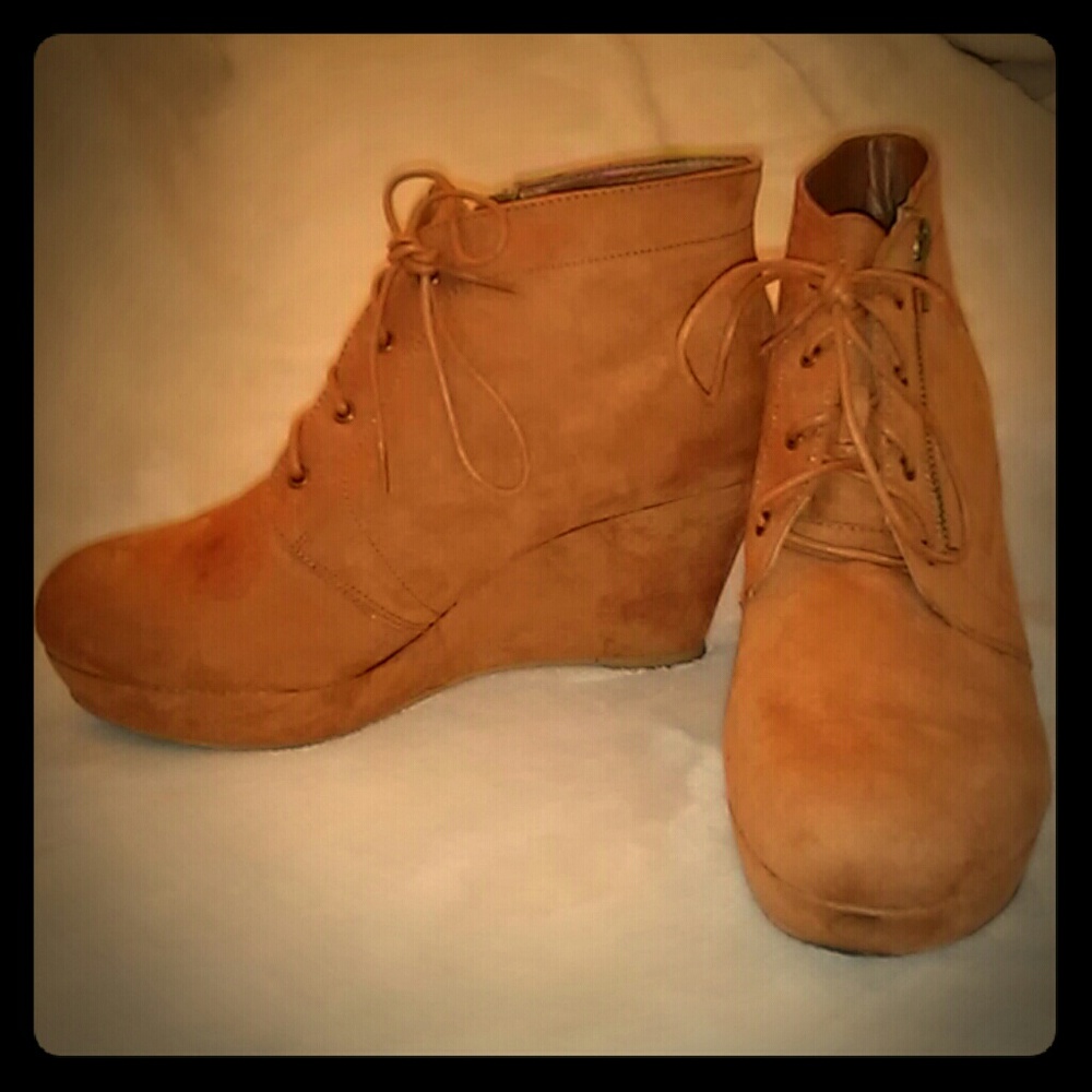 Size 11 Shoedazzle side zipper Booties