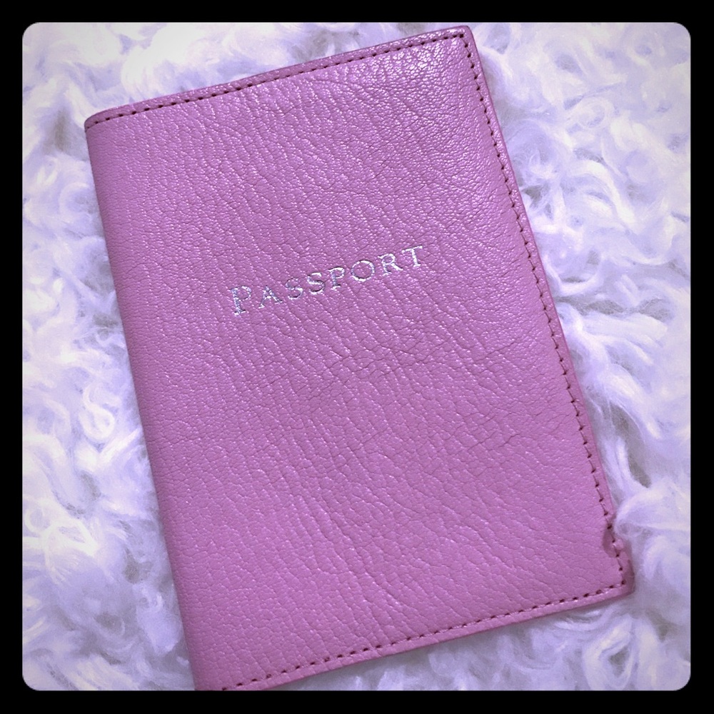 Tiffany passport holder . Leather.