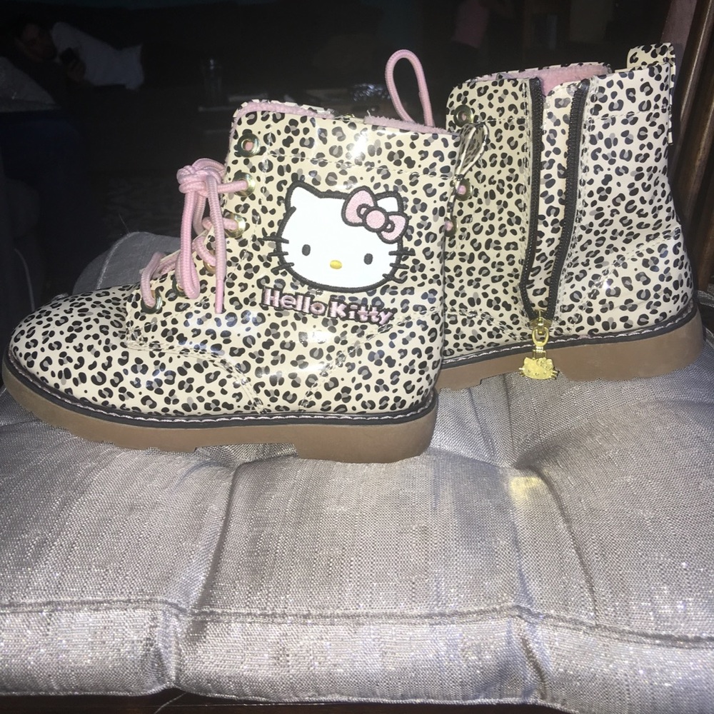 H&M girls Hello Kitty patent leather boots