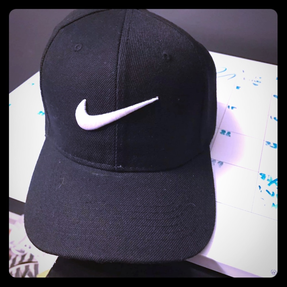 Black Nike hat