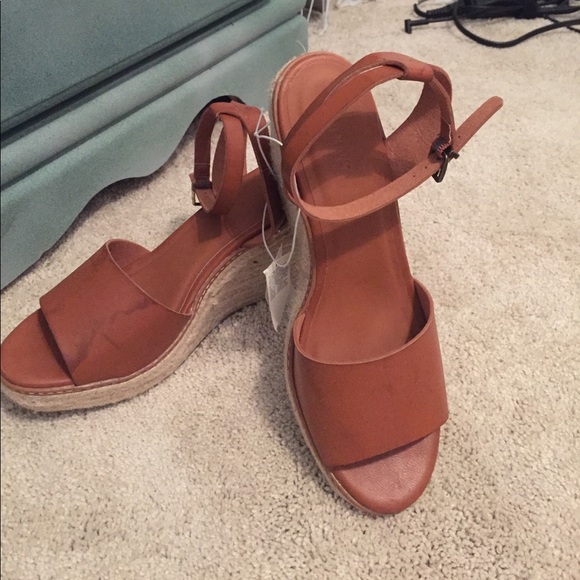 Old navy wedge shoes - Picture 3 of 4