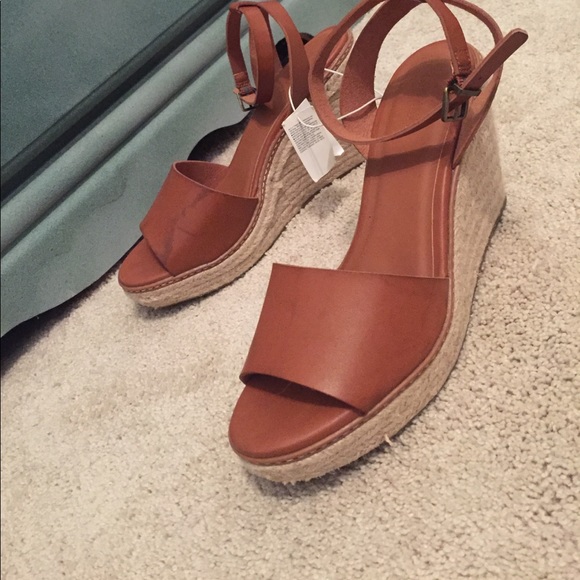 Old navy wedge shoes - Picture 4 of 4