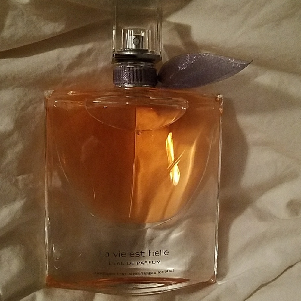 La Vie Est Belle perfume