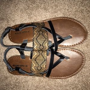 Size 6 Tan & Black Target Sandals
