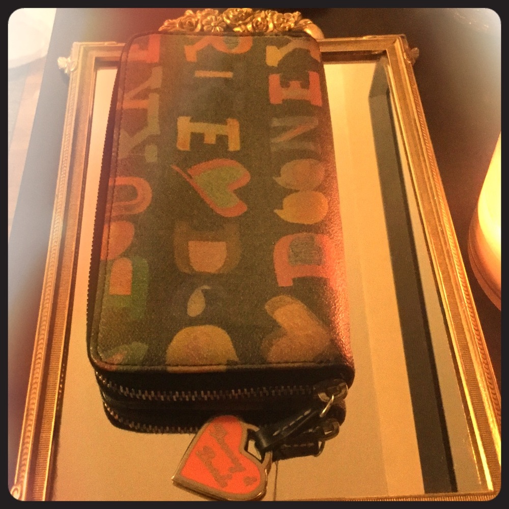Dooney and Bourke signature wallet