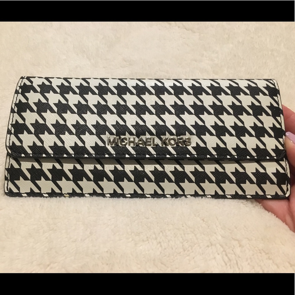 Black and white Michael Kors Wallet