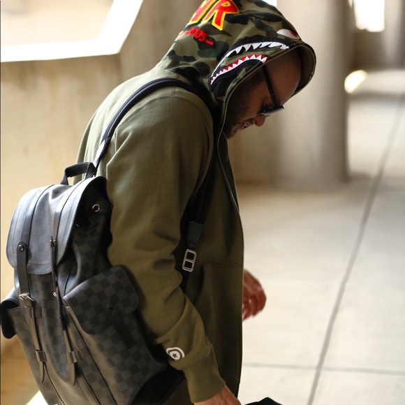 MEET YOUR POSHER, TJ - Picture 4 of 7