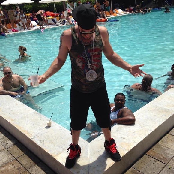 MEET YOUR POSHER, TJ - Picture 7 of 7