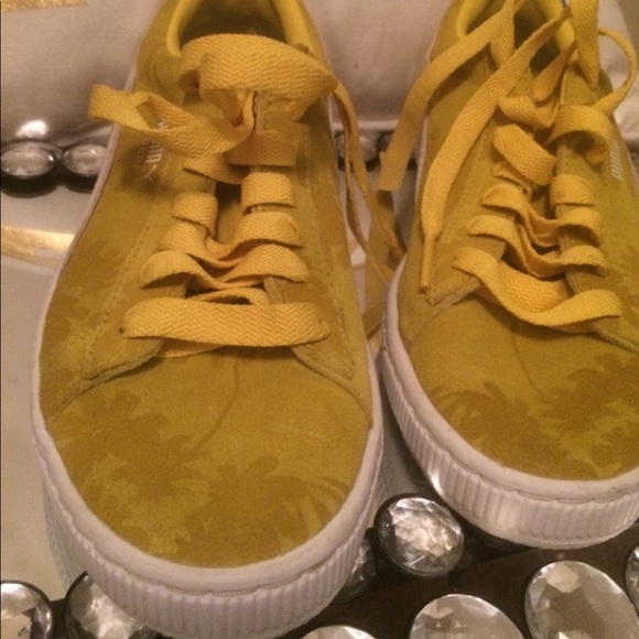 Shoes - Picture 5 of 7