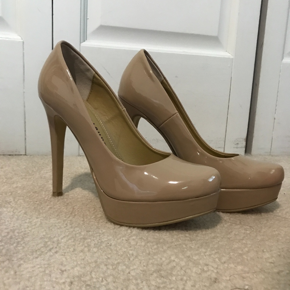 Chinese Laundry Wonder Platform Pumps