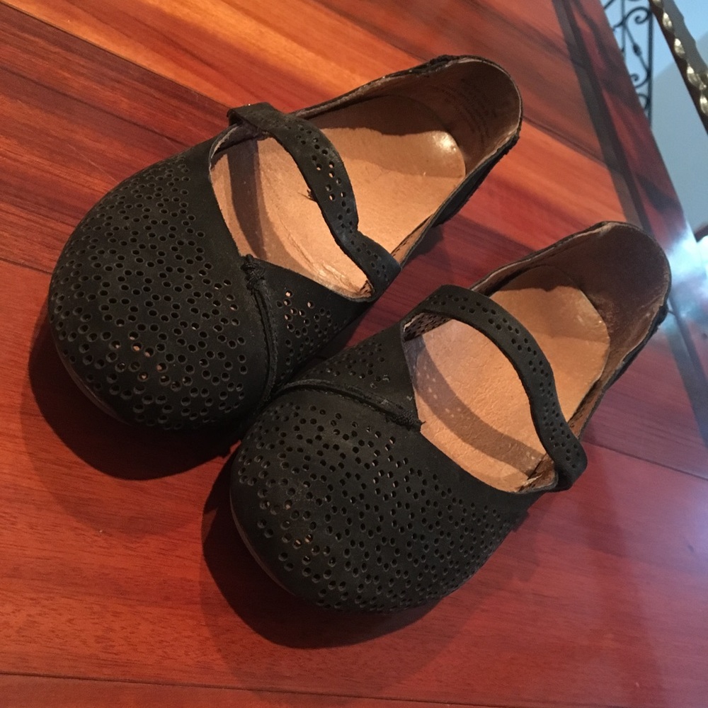 Olukai Nene Perf Black Flats