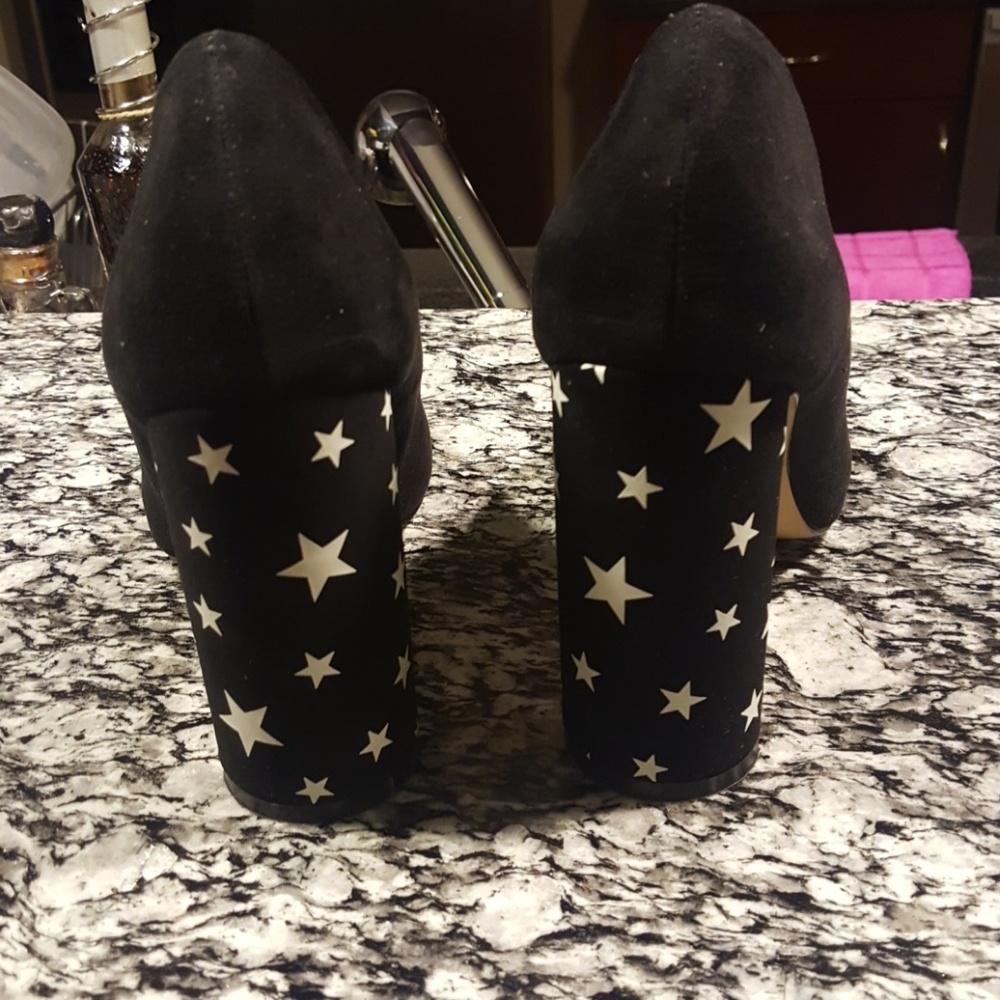 Shoes with star pumps