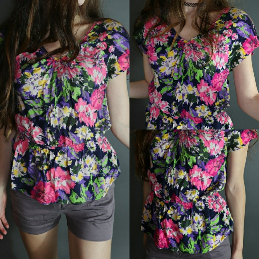 Floral V-neck Blouse