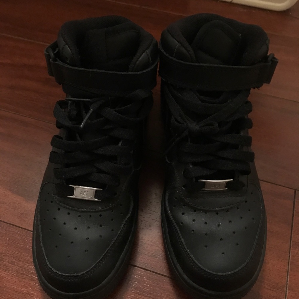 Black Nike Air Force Mid 🖤
