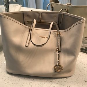 Michael Kors Jet Set Tote
