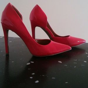 RED HOT Steve Madden patent leather pumps SIZE 7.5