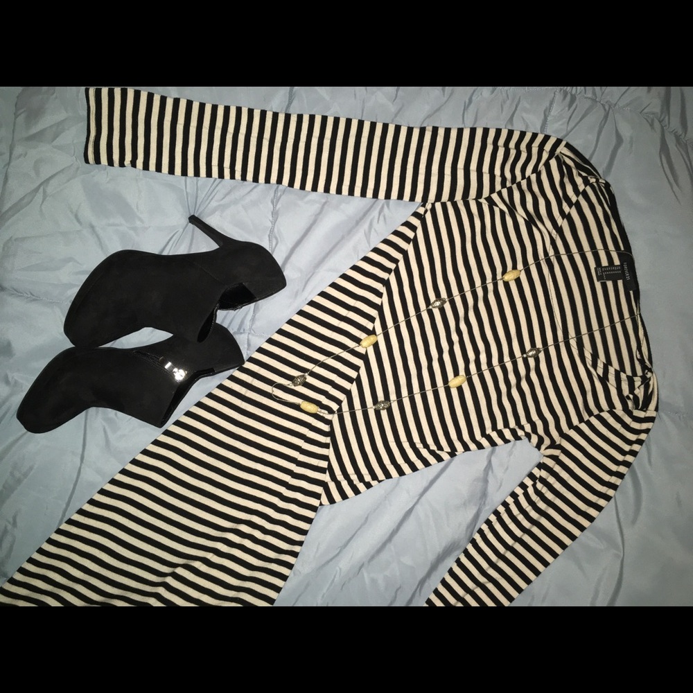 Sleek stripped sleeved dress