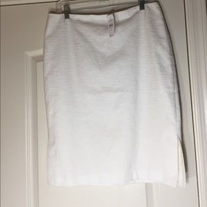 Loft Pencil Skirt textured in White