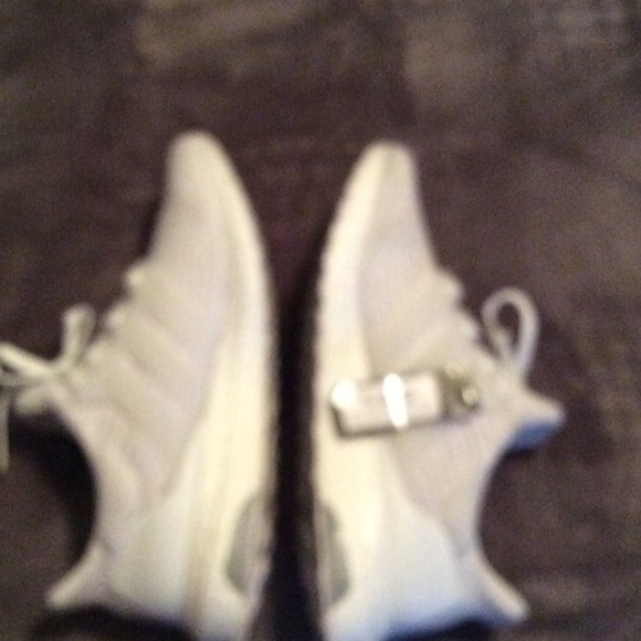 All white ultra boost - Picture 2 of 3