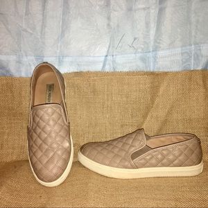 STEVE MADDEN SLIP ON SNEAKERS