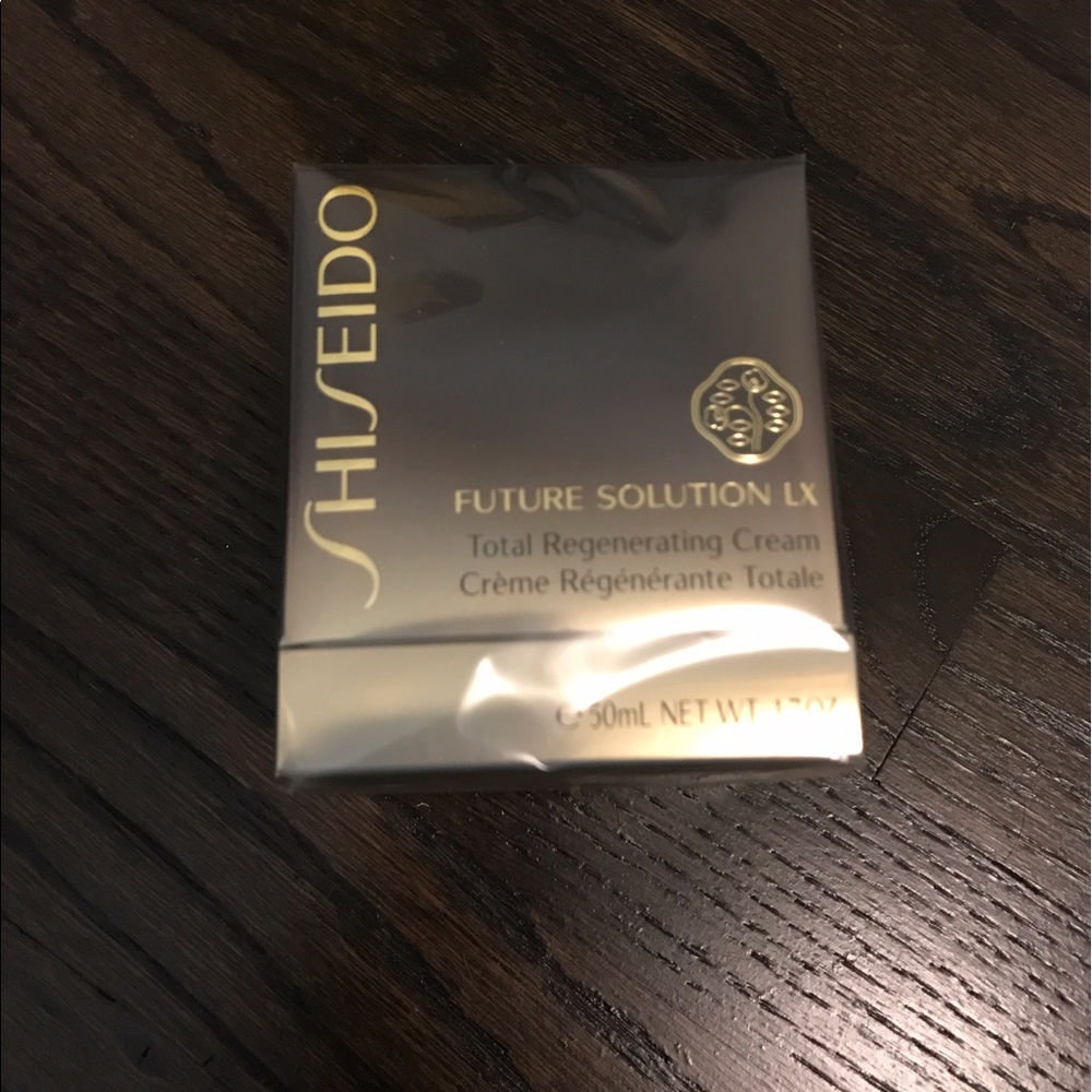 Shiseido Future Solution LX regenerating cream