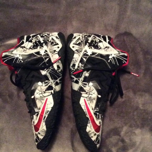 New lebrons size 4 only do cash or trades - Picture 3 of 5