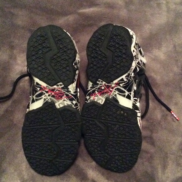 New lebrons size 4 only do cash or trades - Picture 5 of 5