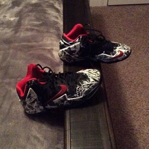 New lebrons size 4 only do cash or trades