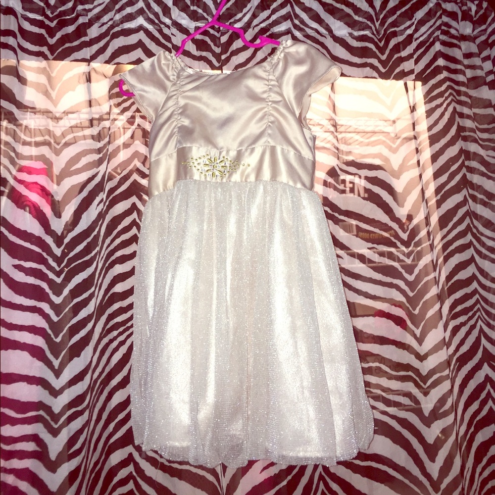 Beautiful 2t dress. Super cute