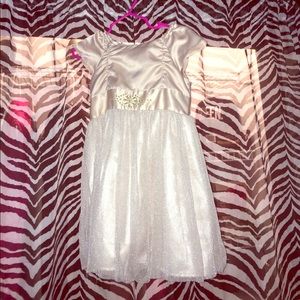 Beautiful 2t dress. Super cute