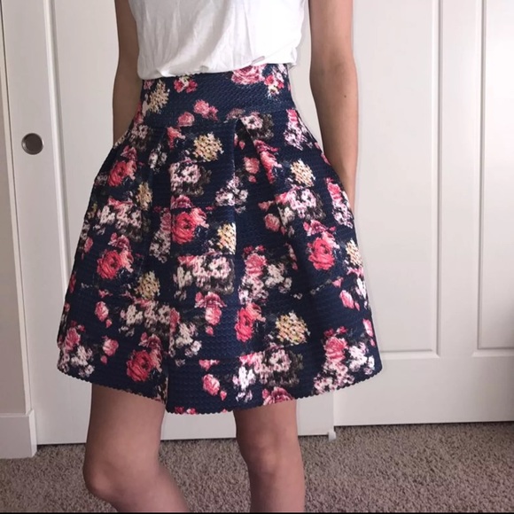 Puffy skirt - Picture 1 of 3