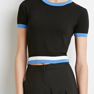 F21 // WOMEN'S BLACK VARSITY-STRIPED CROP TOP