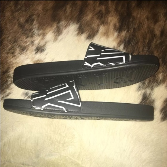 Victoria's Secret PINK Slides - Picture 4 of 4