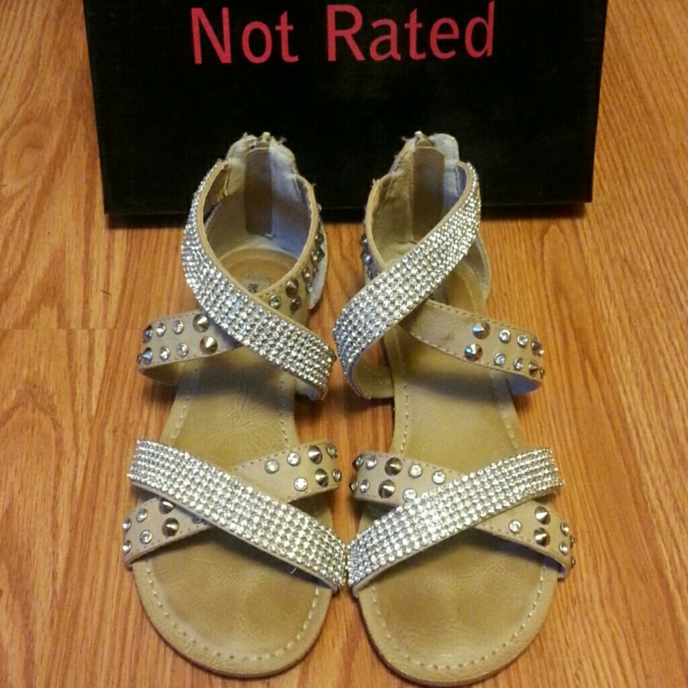 Flat sandal