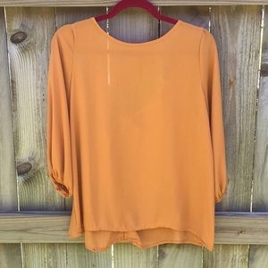 🔴Orange blouse with super cute bow on the back!🔴