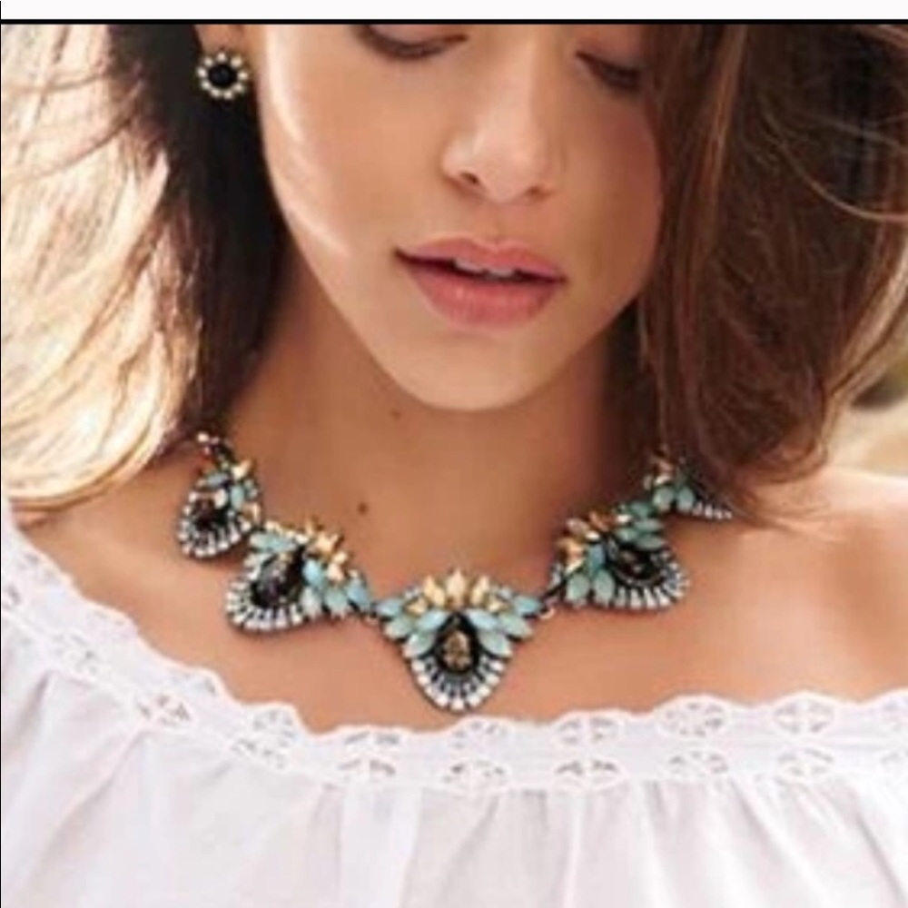 Statement Necklace - Picture 5 of 7