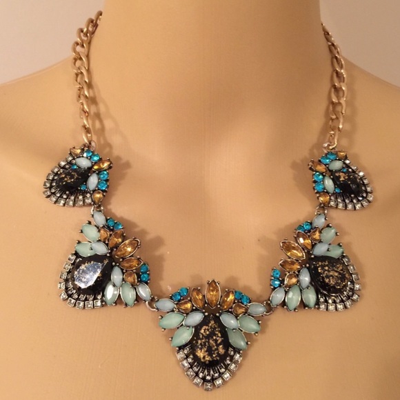 Statement Necklace - Picture 6 of 7