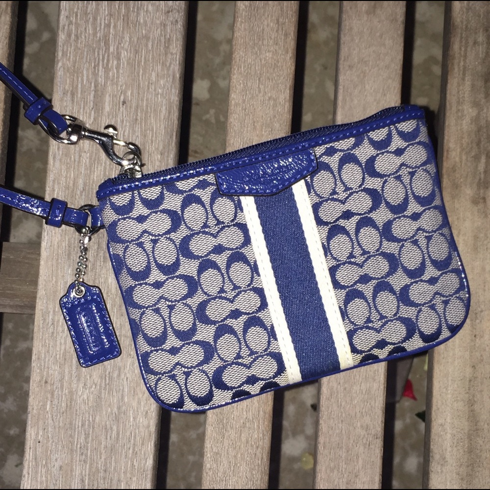 ✨Coach Wristlet