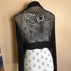 Black shoulder shrug