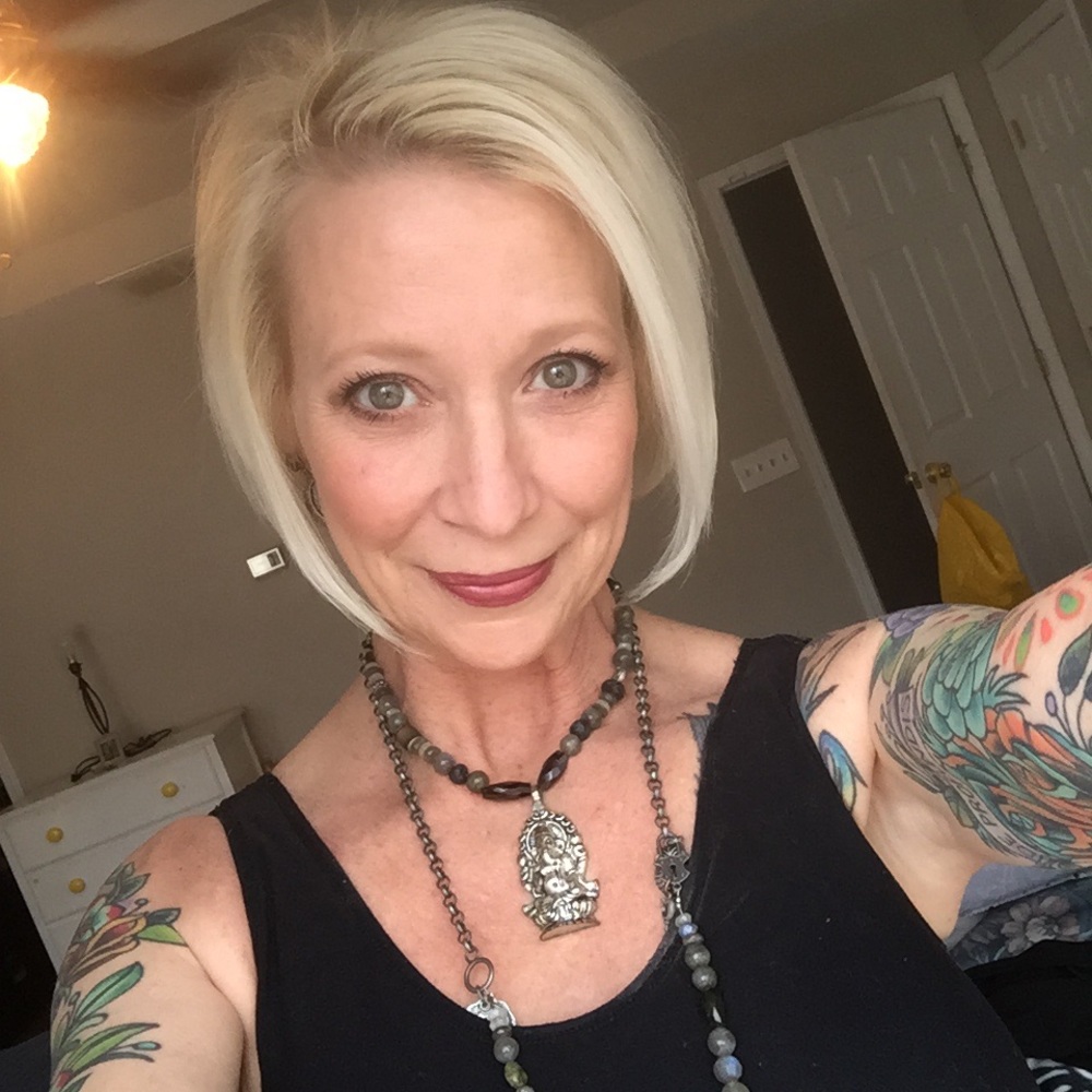 Meet your Posher, Dedra