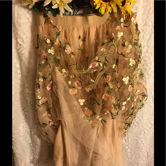 Floral Embroidered Maxi Skirt - Picture 4 of 8
