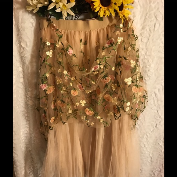 Floral Embroidered Maxi Skirt - Picture 5 of 8