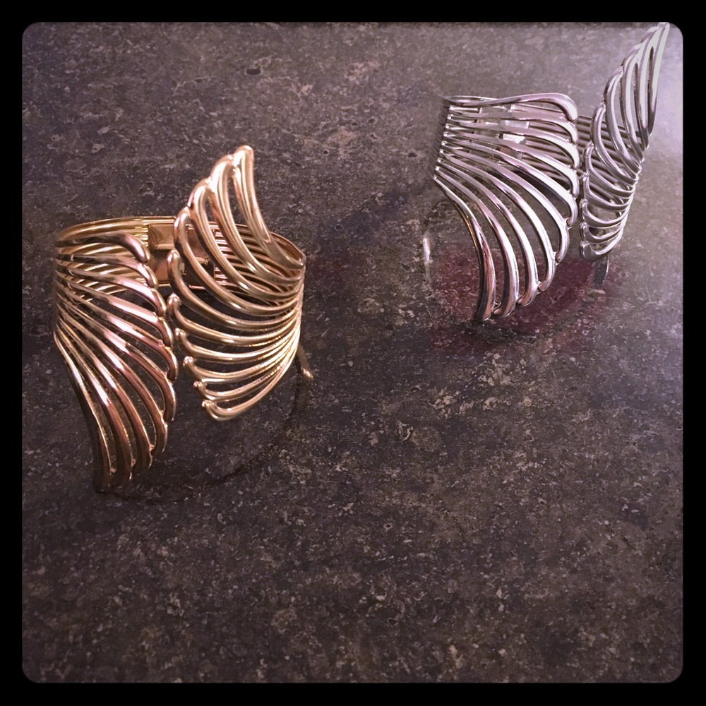 Set of cuffed bracelets