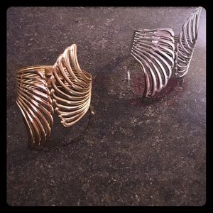 Set of cuffed bracelets