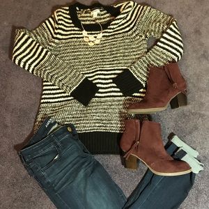 Black&white striped sweater