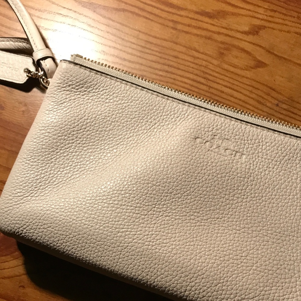 Coach wristlet off-white Leather