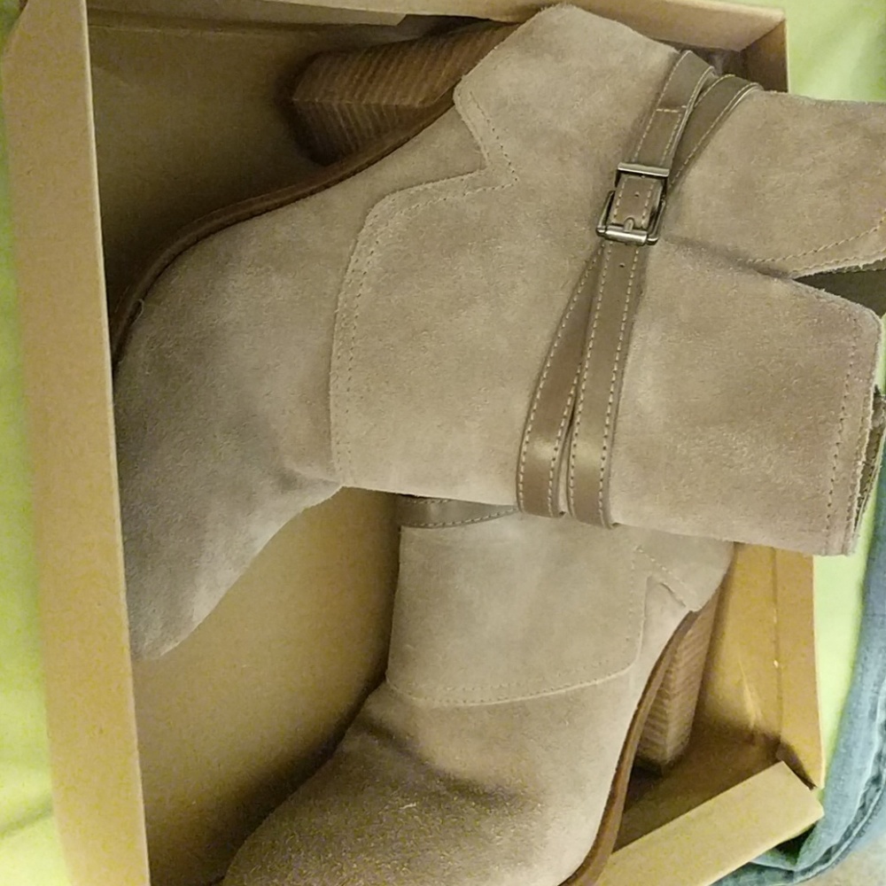 Jessica Simpson tan bootie