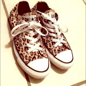 FLASH SALE 🎈 Rare cheetah chuck/converse shoes